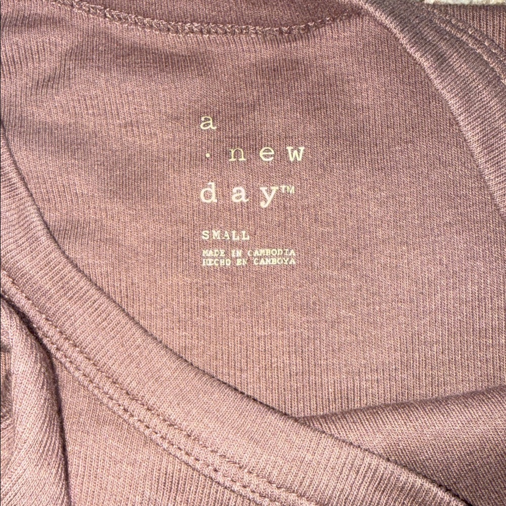 A new day light brown ribbed tee size small - Picture 2 of 3